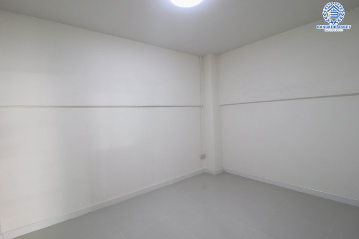 *****ทาวน์เฮ้าส์มือสองนนทบุรี ราคาพิเศษ! ม.เพชรเกษร ติวานนท์45 บ้านสวย พร้อมอยู่ เนื้อที่ 19 ตร.ว. ฟังก์ชั่น 2 ห้องนอน 2 ห้องน้ำ ต่อเติมครัว+โรงรถ มีเคาน์เตอร์ครัว บนทำเลดีที่สุด! เดินทางสะดวก ใกล้เซ็นทรัลรัตนาธิเบศร์ , เอสพลานาด แคราย และรถไฟฟ้าสายสีชมพู สถานีสามัคคี!